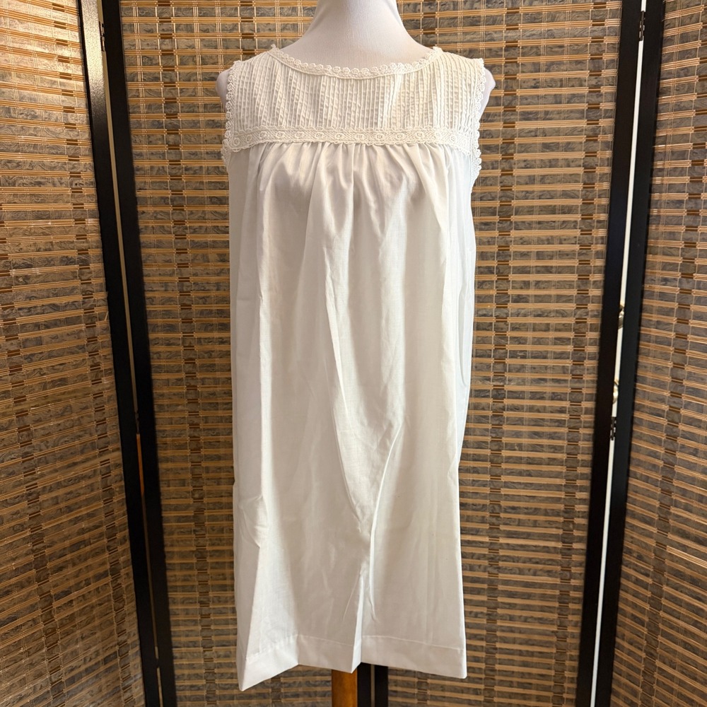Trillium Nightgown Women Medium White Vintage Lace Pintuck ILGWU Cottagecore